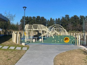 Terreno en venta a la laguna. Barrio Los Puentes. Nordelta