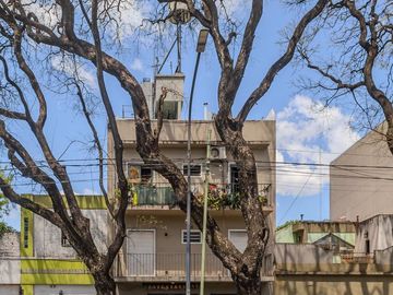 Divino PH de 2/3 ambientes con terraza - 3º piso por escalera