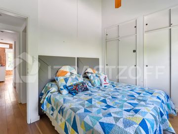 Casa en venta en lote central en La Legua