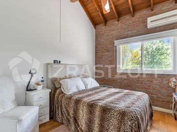 Casa en venta en lote central en La Legua
