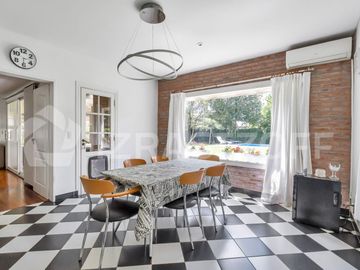 Casa en venta en lote central en La Legua