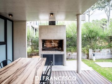 Casa en Venta Pinamar Norte - Frontera  Berlin Woods Seguridad 24 hs