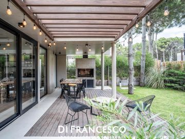 Casa en Venta Pinamar Norte - Frontera  Berlin Woods Seguridad 24 hs