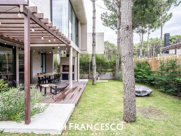 Casa en Venta Pinamar Norte - Frontera  Berlin Woods Seguridad 24 hs