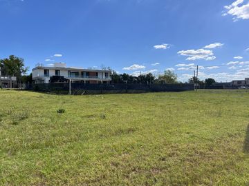Lote de 800m2 en Barrio Don Guido calle 511 entre 139 y 140, J. Hernández
