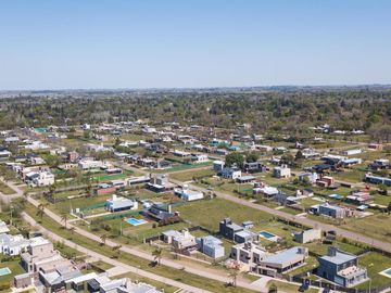 Lote de 867m2  en Funes Town Escriturado