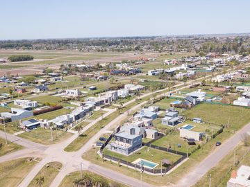 Lote de 867m2  en Funes Town Escriturado