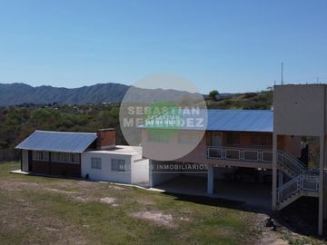 1 Hectárea - Vista a las Sierras - Con arroyo - 10 cuadras del lago - complejo -Venta casa siquiman