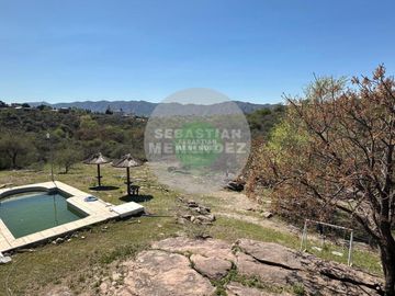 1 Hectárea - Vista a las Sierras - Con arroyo - 10 cuadras del lago - complejo -Venta casa siquiman
