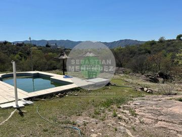 1 Hectárea - Vista a las Sierras - Con arroyo - 10 cuadras del lago - complejo -Venta casa siquiman