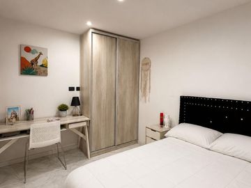 Casa moderna con tres dormitorios y pileta