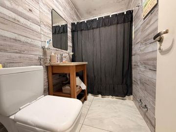 Casa moderna con tres dormitorios y pileta