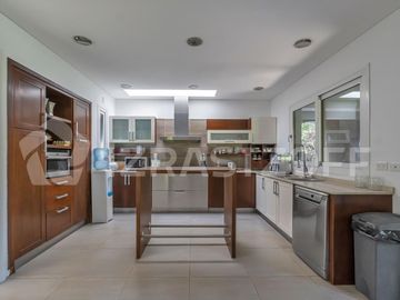 Casa en venta en barrio cerrado Villa Rosa