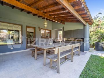 Casa en venta en barrio cerrado Villa Rosa