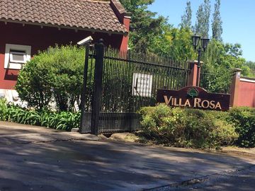 Casa en venta en barrio cerrado Villa Rosa