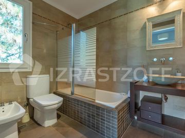 Casa en venta en barrio cerrado Villa Rosa