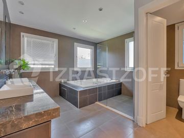 Casa en venta en barrio cerrado Villa Rosa