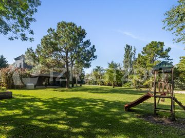 Casa en venta en barrio cerrado Villa Rosa