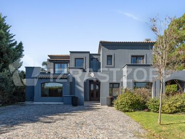 Casa en venta en barrio cerrado Villa Rosa