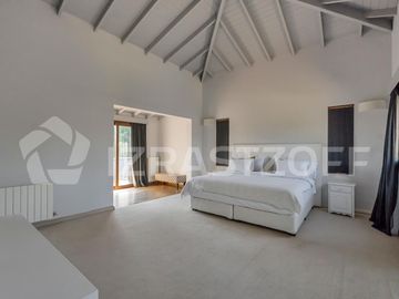 Casa en venta en barrio cerrado Villa Rosa