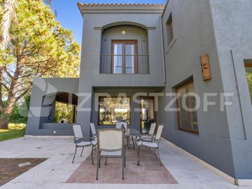 Casa en venta en barrio cerrado Villa Rosa