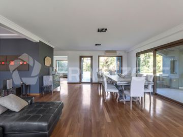 Casa en venta en barrio cerrado Villa Rosa
