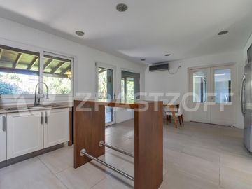 Casa en venta en barrio cerrado Villa Rosa