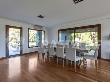 Casa en venta en barrio cerrado Villa Rosa