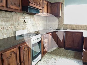 PH en Lomas Del Mirador - Impecable 3 amb  con patio, balcón y parrilla