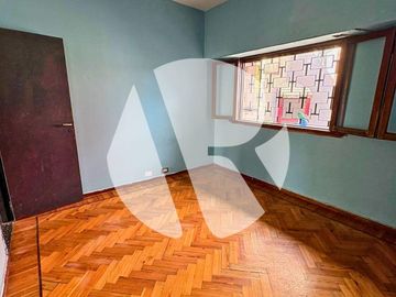 PH en Lomas Del Mirador - Impecable 3 amb  con patio, balcón y parrilla