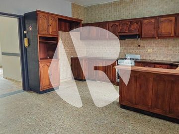 PH en Lomas Del Mirador - Impecable 3 amb  con patio, balcón y parrilla