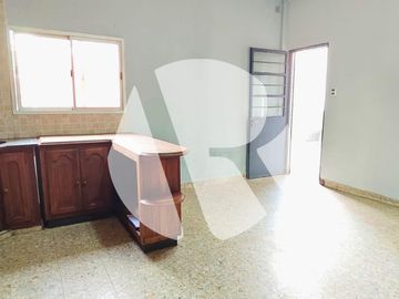 PH en Lomas Del Mirador - Impecable 3 amb  con patio, balcón y parrilla