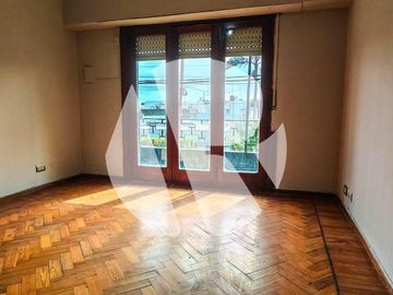 PH en Lomas Del Mirador - Impecable 3 amb  con patio, balcón y parrilla