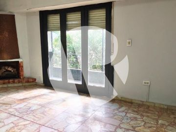 PH en Lomas Del Mirador - Impecable 3 amb  con patio, balcón y parrilla