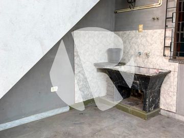 PH en Lomas Del Mirador - Impecable 3 amb  con patio, balcón y parrilla
