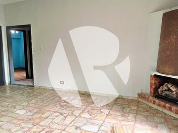 PH en Lomas Del Mirador - Impecable 3 amb  con patio, balcón y parrilla