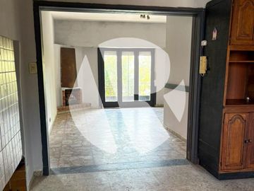 PH en Lomas Del Mirador - Impecable 3 amb  con patio, balcón y parrilla
