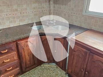 PH en Lomas Del Mirador - Impecable 3 amb  con patio, balcón y parrilla