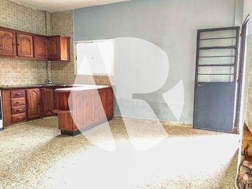 PH en Lomas Del Mirador - Impecable 3 amb  con patio, balcón y parrilla