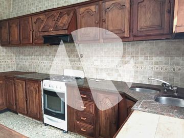 PH en Lomas Del Mirador - Impecable 3 amb  con patio, balcón y parrilla