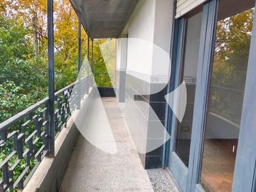 PH en Lomas Del Mirador - Impecable 3 amb  con patio, balcón y parrilla