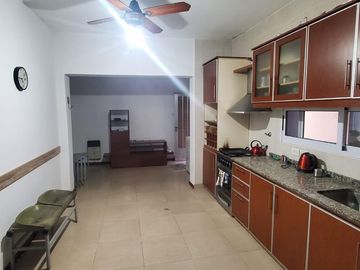 Casa en venta 2 dormitorios Rosario Echesortu - Patio y Pileta