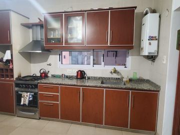 Casa en venta 2 dormitorios Rosario Echesortu - Patio y Pileta