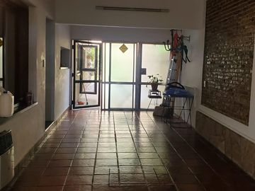 Casa en venta 2 dormitorios Rosario Echesortu - Patio y Pileta