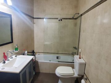 Casa en venta 2 dormitorios Rosario Echesortu - Patio y Pileta