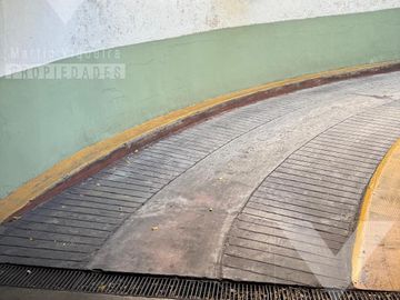 Cochera cubierta y fija en el barrio de Núñez. A metros de Av. Libertador