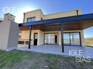 Casa en venta y en alquiler en Araucarias, Puertos. Escobar