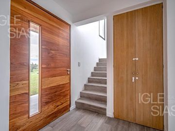 Casa en venta y en alquiler en Araucarias, Puertos. Escobar