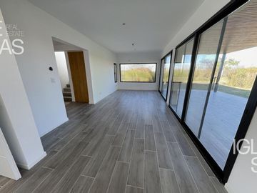 Casa en venta y en alquiler en Araucarias, Puertos. Escobar