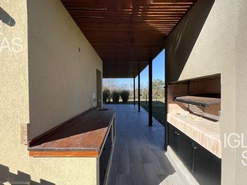 Casa en venta y en alquiler en Araucarias, Puertos. Escobar